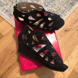 Boutique Wedges Size 3 New in Box